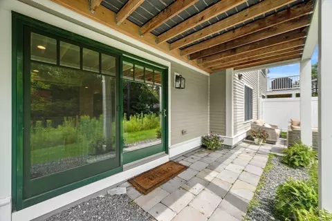Exterior - 4 Talbot Ln, Reading, MA 01867 photo 2 of 2