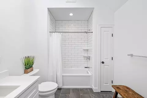 Bath - 4 Talbot Ln, Reading, MA 01867 photo 4 of 5