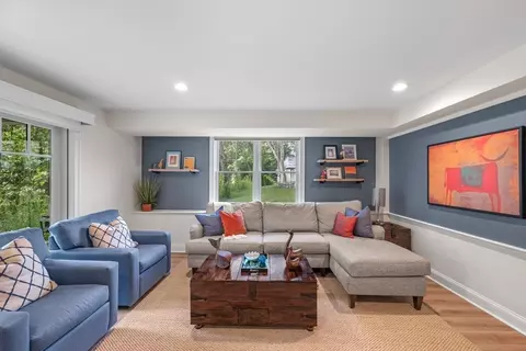 Living - 4 Talbot Ln, Reading, MA 01867 photo 3 of 3