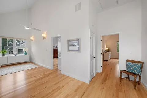 Entry Way - 4 Talbot Ln, Reading, MA 01867 photo 5 of 6