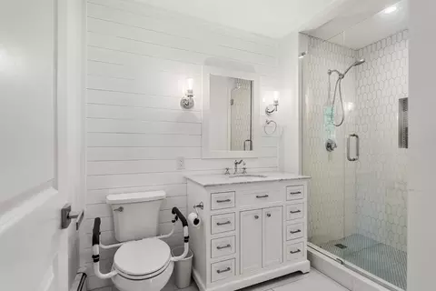 Bath - 20 Parsons Dr, Swampscott, MA 01907 photo 3 of 4
