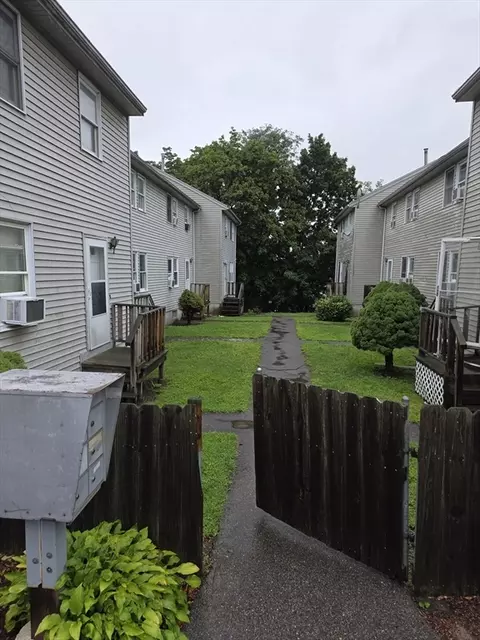 Exterior - 37 Wall St #2C, Worcester, MA 01604 photo 1 of 4
