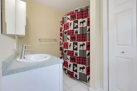 Bath - 29 Brookside Ave, Webster, MA 01570 photo 3 of 4