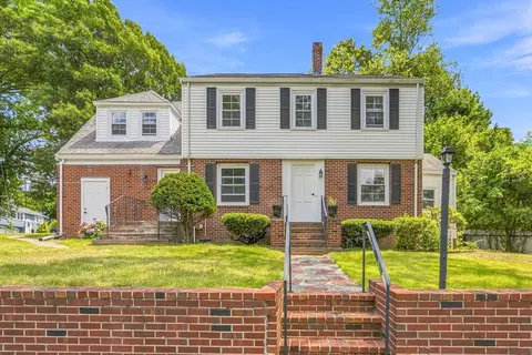 49 Parkside Cir, Braintree, MA 02184
