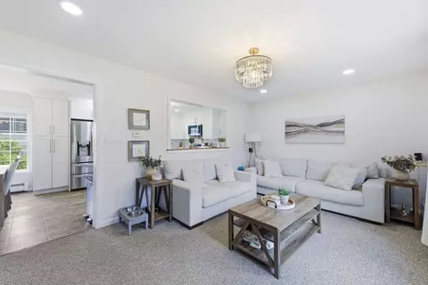 Living - 92 Eagle Dr #92, Douglas, MA 01516 photo 2 of 4