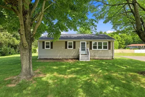 15 Peterson Cir, Feeding Hills, MA 01030