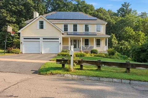 21 Olde Taverne Ln, Amesbury, MA 01913