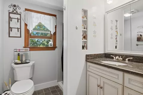 Bath - 1 Cuba Rd, Worcester, MA 01603 photo 2 of 3