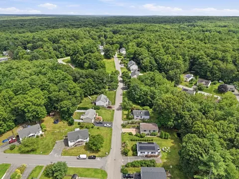 View/Area - 92 Eagle Dr #92, Douglas, MA 01516 photo 10 of 12