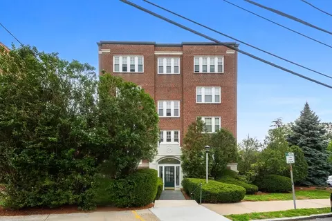 21 Bradlee Rd #32, Medford, MA 02155