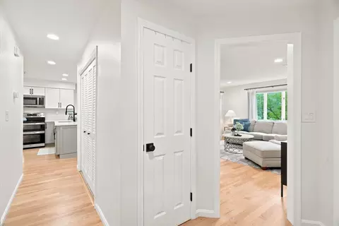 Entry Way - 37 Constitution Ln #39, Danvers, MA 01923 photo 4 of 9