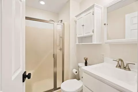 Bath - 37 Constitution Ln #39, Danvers, MA 01923 photo 1 of 2