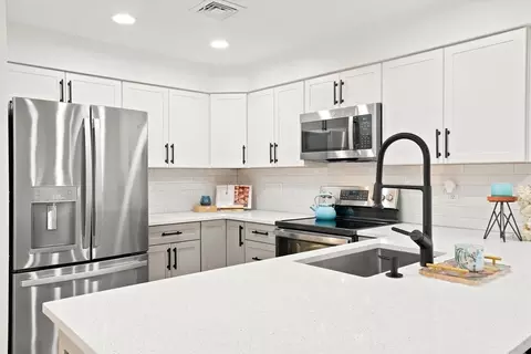 Kitchen - 37 Constitution Ln #39, Danvers, MA 01923 photo 2 of 6