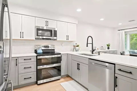 Kitchen - 37 Constitution Ln #39, Danvers, MA 01923 photo 4 of 6