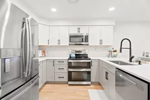 Kitchen - 37 Constitution Ln #39, Danvers, MA 01923 photo 3 of 6