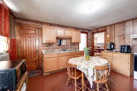 95 Grand St, Springfield, MA 01108 photo 8