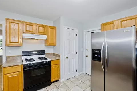 Kitchen - 20 Avis Cir, Northampton, MA 01062 photo 2 of 4