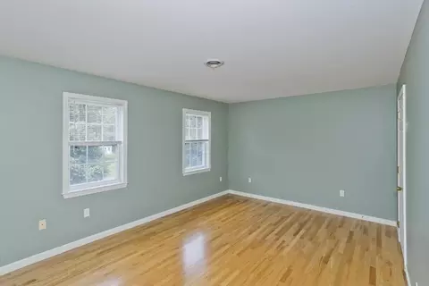 Bedroom - 20 Avis Cir, Northampton, MA 01062 photo 5 of 8