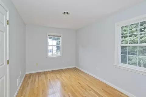 Bedroom - 20 Avis Cir, Northampton, MA 01062 photo 7 of 8