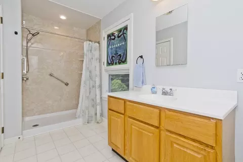 Bath - 20 Avis Cir, Northampton, MA 01062 photo 3 of 3