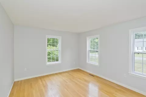 Living - 20 Avis Cir, Northampton, MA 01062 photo 2 of 7