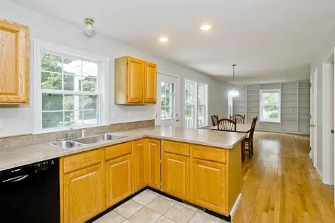 Kitchen - 20 Avis Cir, Northampton, MA 01062 photo 4 of 4