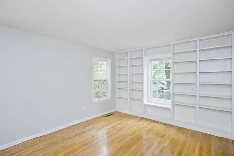 Living - 20 Avis Cir, Northampton, MA 01062 photo 6 of 7