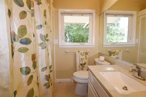 Bath - 12 Twelfth Ave, Wareham, MA 02571 photo 1 of 2
