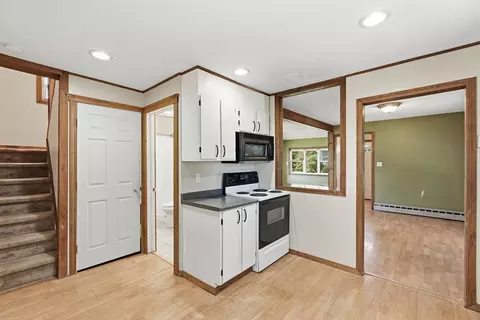 Entry Way - 33 Baltimore Ave, Chicopee, MA 01020 photo 1 of 5