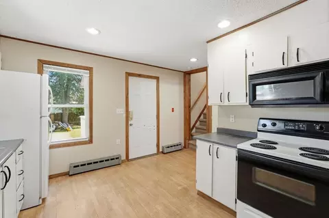 Entry Way - 33 Baltimore Ave, Chicopee, MA 01020 photo 2 of 5