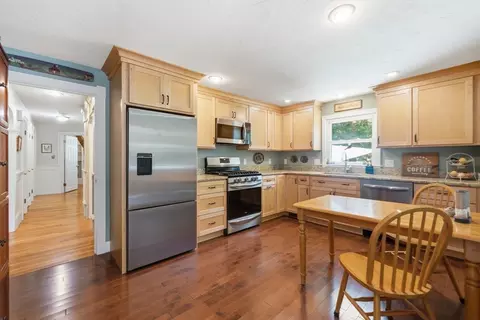 Entry Way - 37 Frederickson Ave, Worcester, MA 01606 photo 1 of 4