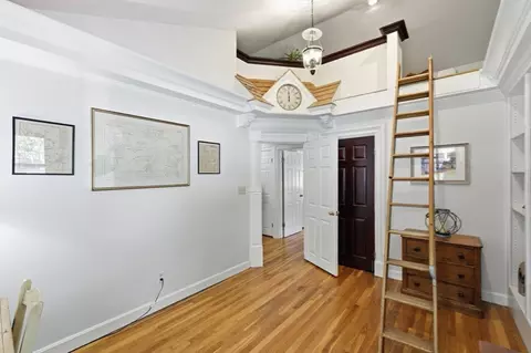Entry Way - 37 Frederickson Ave, Worcester, MA 01606 photo 3 of 4