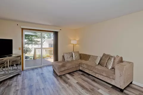 Living - 61 Abbey Memorial Dr #187, Chicopee, MA 01020 photo 2 of 4