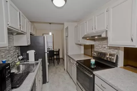 Kitchen - 61 Abbey Memorial Dr #187, Chicopee, MA 01020 photo 3 of 3