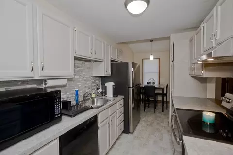 Kitchen - 61 Abbey Memorial Dr #187, Chicopee, MA 01020 photo 2 of 3