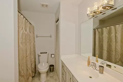 Bath - 61 Abbey Memorial Dr #187, Chicopee, MA 01020 photo 2 of 4