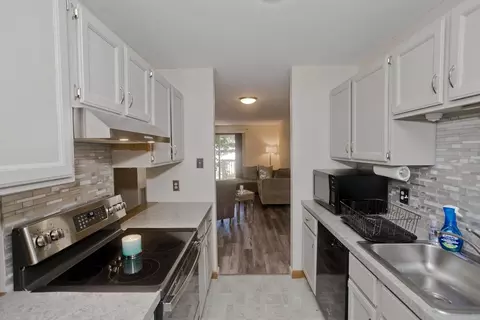 Kitchen - 61 Abbey Memorial Dr #187, Chicopee, MA 01020 photo 1 of 3