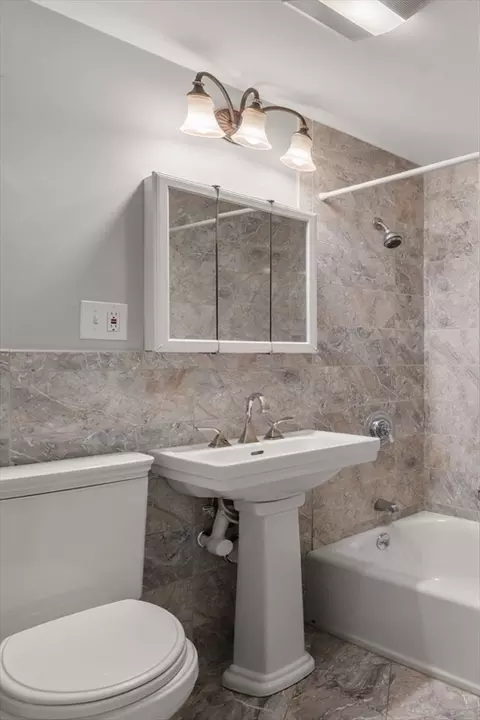 Bath - 133 Beaconsfield Rd #44, Brookline, MA 02445 photo 1 of 3