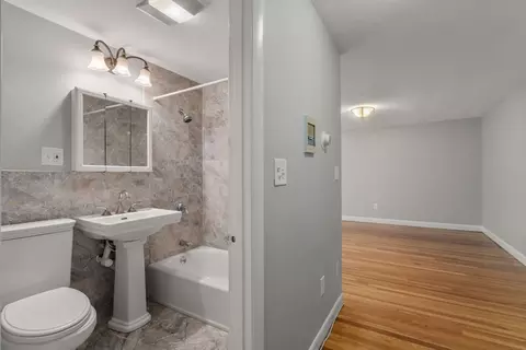 Bath - 133 Beaconsfield Rd #44, Brookline, MA 02445 photo 3 of 3