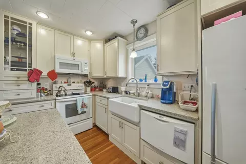 Kitchen - 6 Gordon St, Wareham, MA 02571 photo 5 of 6