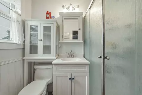 Bath - 6 Gordon St, Wareham, MA 02571 photo 1 of 1