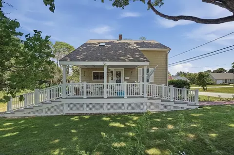 61 Houlton St, Swansea, MA 02777