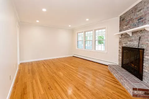 Living - 93 Wyndward Rd, Longmeadow, MA 01106 photo 2 of 6