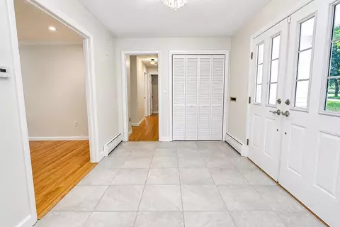 Entry Way - 93 Wyndward Rd, Longmeadow, MA 01106 photo 2 of 2