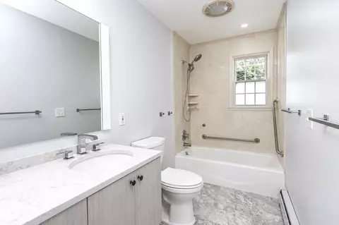 Bath - 93 Wyndward Rd, Longmeadow, MA 01106 photo 1 of 3