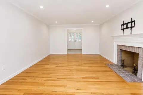 Living - 93 Wyndward Rd, Longmeadow, MA 01106 photo 6 of 6