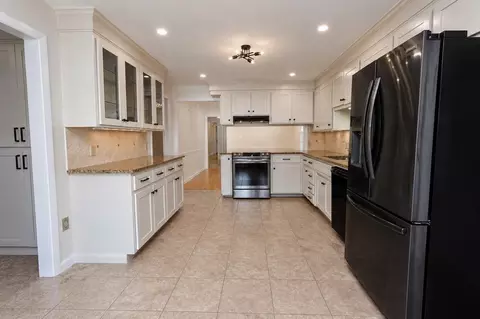 Kitchen - 93 Wyndward Rd, Longmeadow, MA 01106 photo 2 of 3