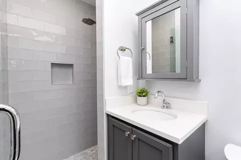 Bath - 93 Wyndward Rd, Longmeadow, MA 01106 photo 2 of 3