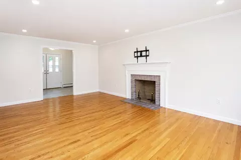 Living - 93 Wyndward Rd, Longmeadow, MA 01106 photo 3 of 6