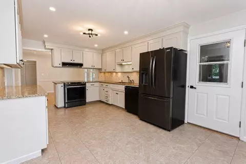 Kitchen - 93 Wyndward Rd, Longmeadow, MA 01106 photo 3 of 3